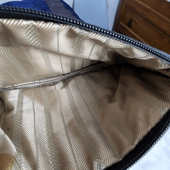 Black NWOT Two Buckle Women's Wristlet - Picture 4 of 4